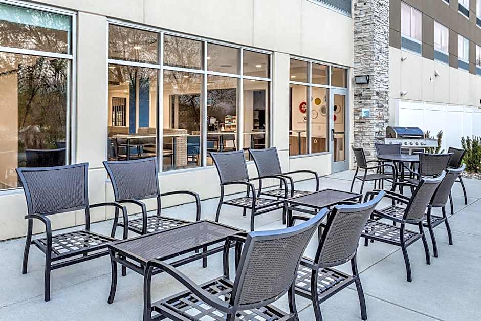 Holiday Inn Express & Suites Hammond By IHG