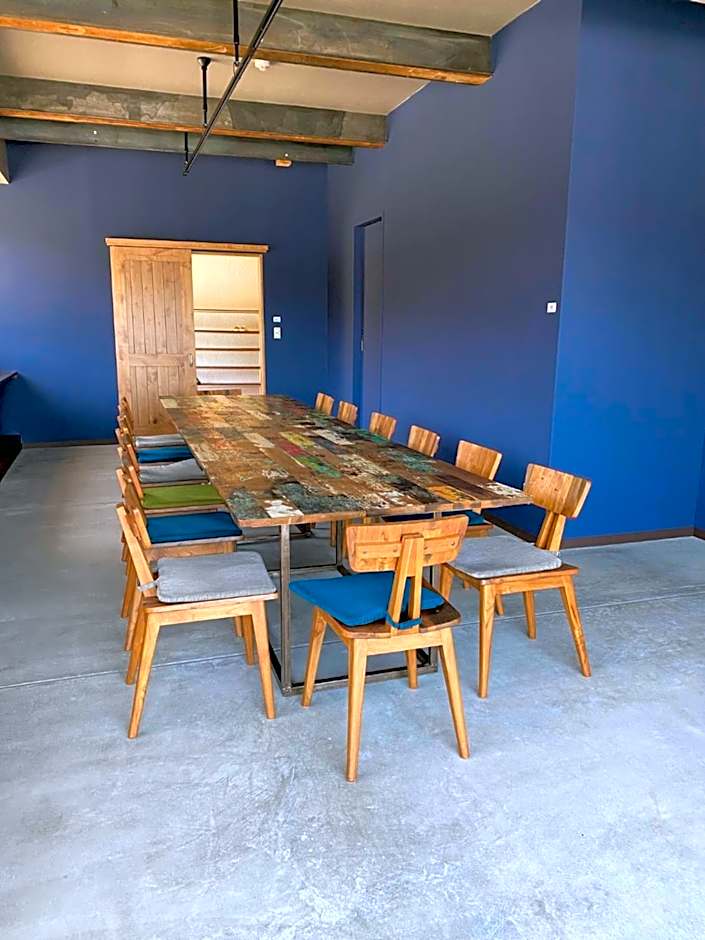 Hütte Jil Shirakabako at 1,400m