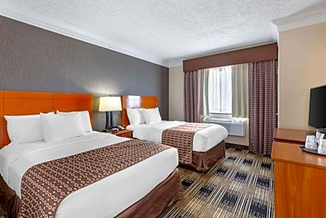 Suite-2 Double Beds Non-Smoking Sofabed 2 TV Sitting Area Table Chairs Fridge Continental Breakfast