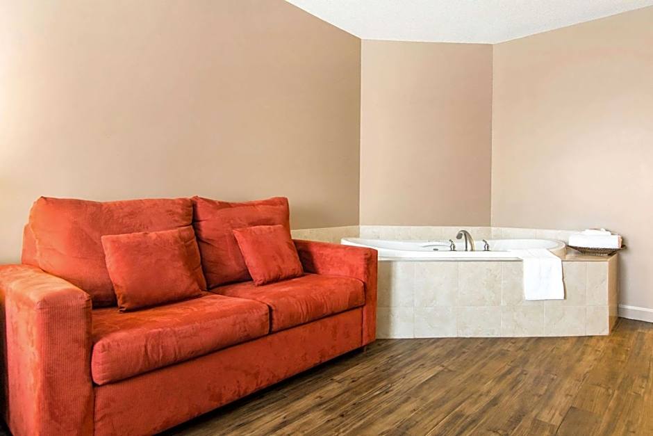 Econo Lodge St. Apollinaire