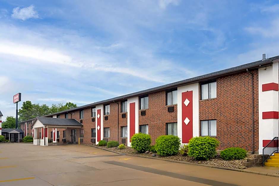 Ramada by Wyndham Cedar Rapids South