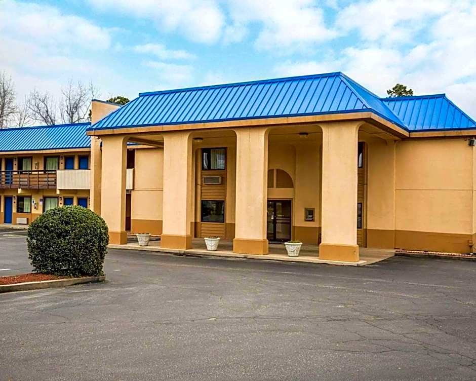 Rodeway Inn & Suites Plymouth Hwy 64