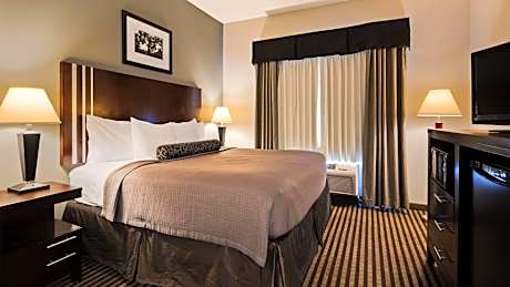 King Suite with Hot Tub - Non-Smoking