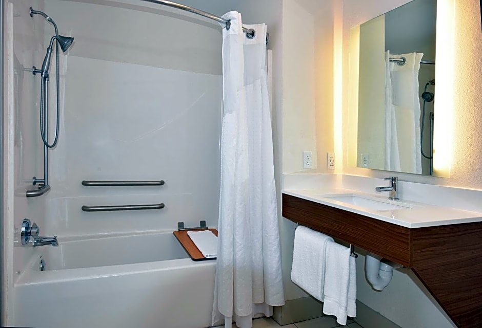 Holiday Inn Express Hotel & Suites Selma By IHG