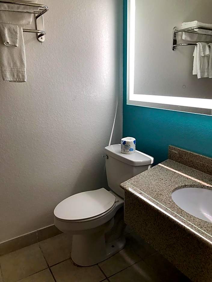 Howard Johnson by Wyndham Winter Haven FL