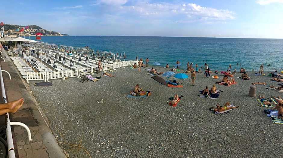 Studio carré d'or situé à 50 m de la plage