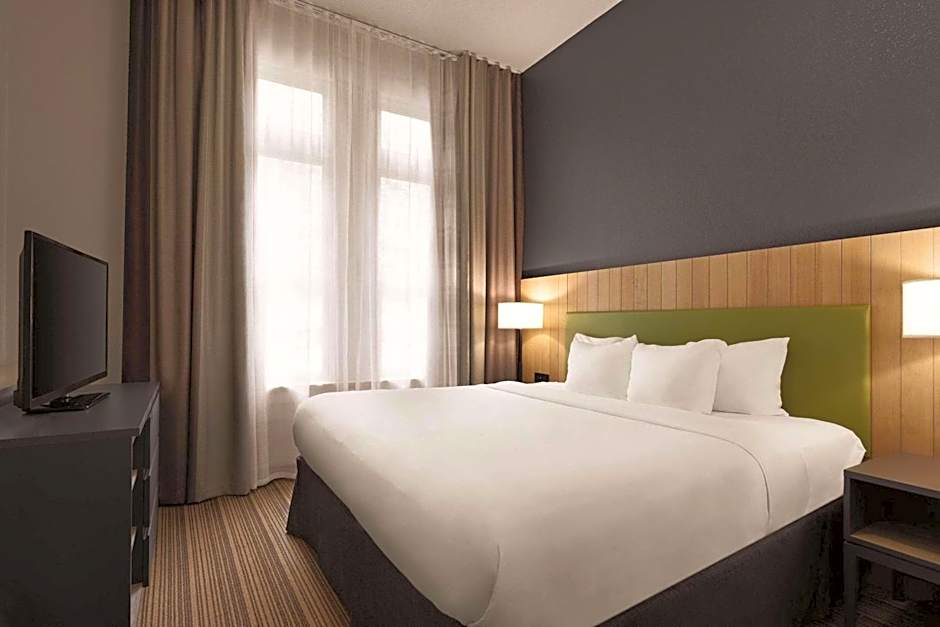 Country Inn & Suites by Radisson, St. Charles Historic District