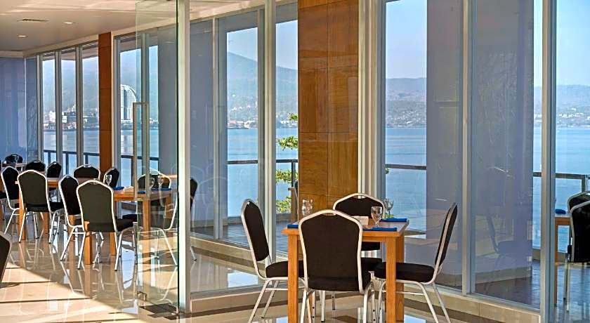 Whiz Prime Hotel Megamas Manado