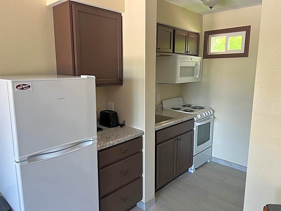 All Star Inn & Suites