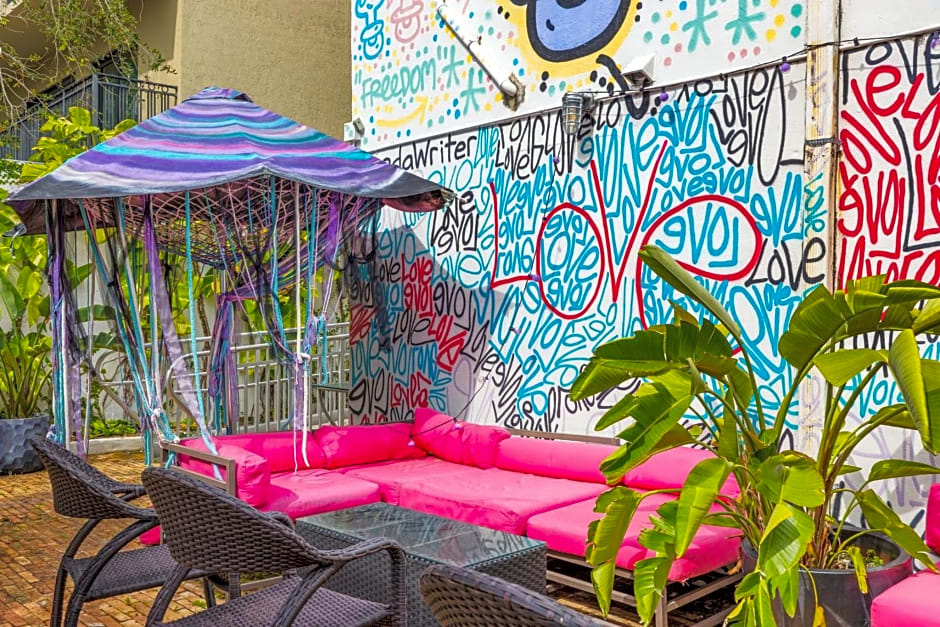 The New Yorker Miami Hotel