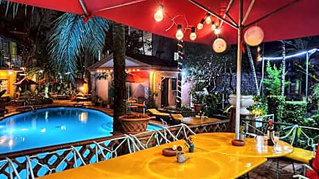 Woodmere Grand Hotel & Serviced Apartments