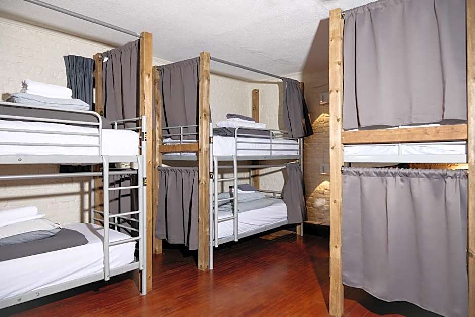 Saintlo Ottawa Jail Hostel