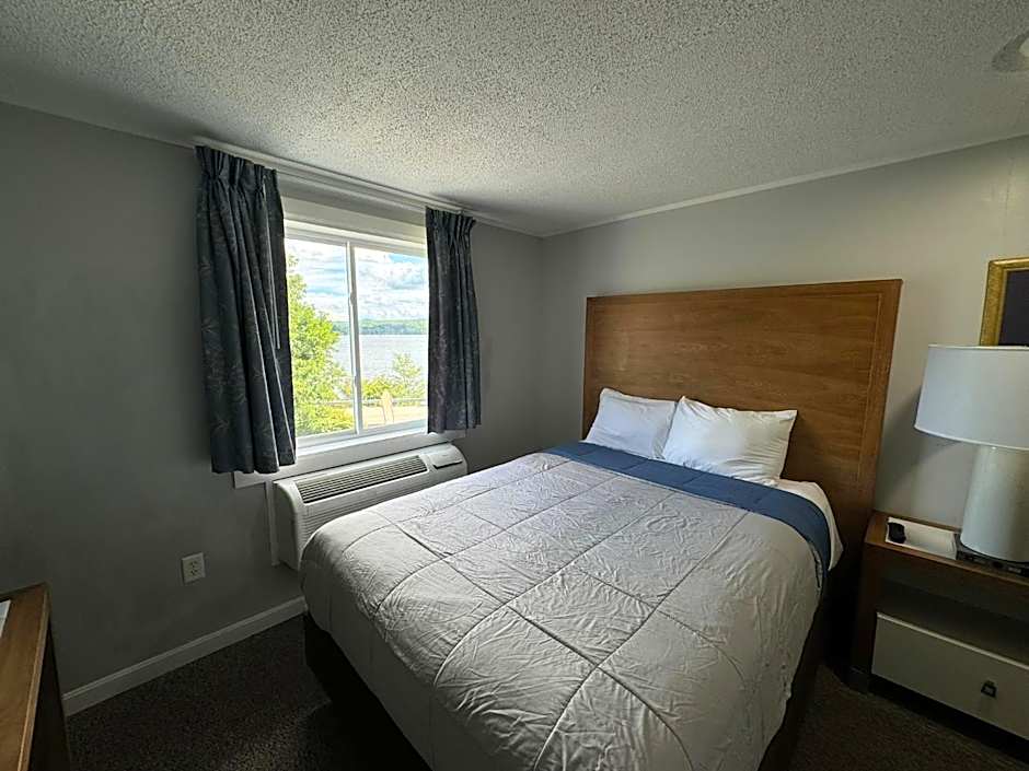 Winnisquam Lake Inn