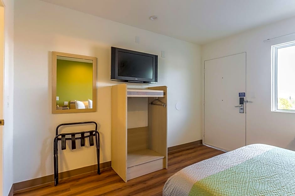 Motel 6-Needles, CA
