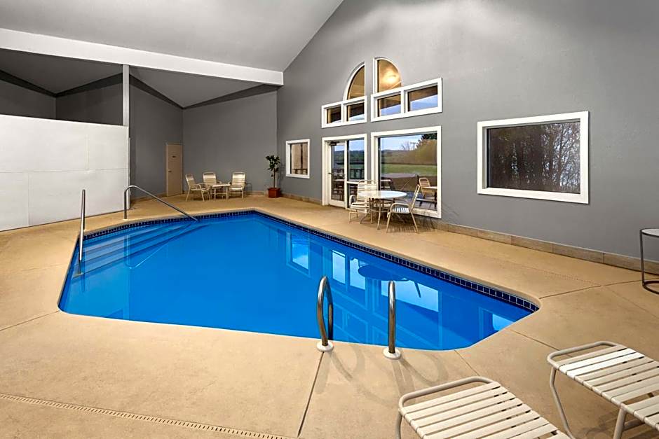 AmericInn by Wyndham Lake Mills