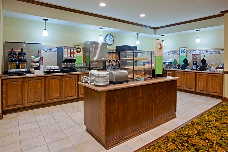 Country Inn & Suites by Radisson, Minot, ND