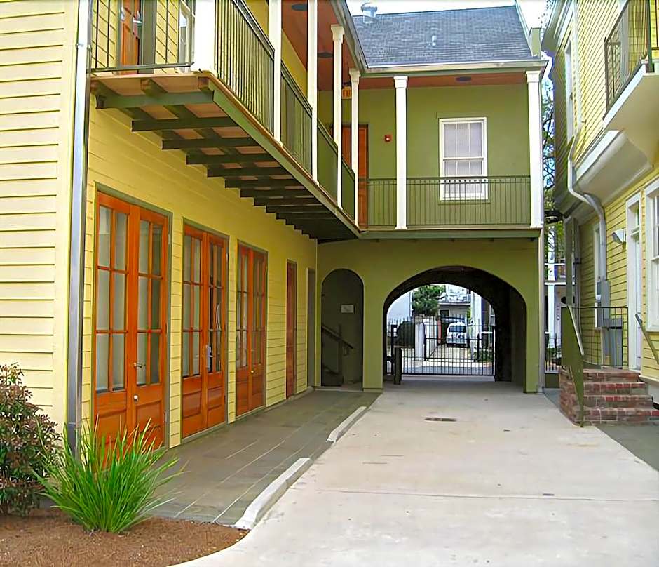 The Prytania Oaks