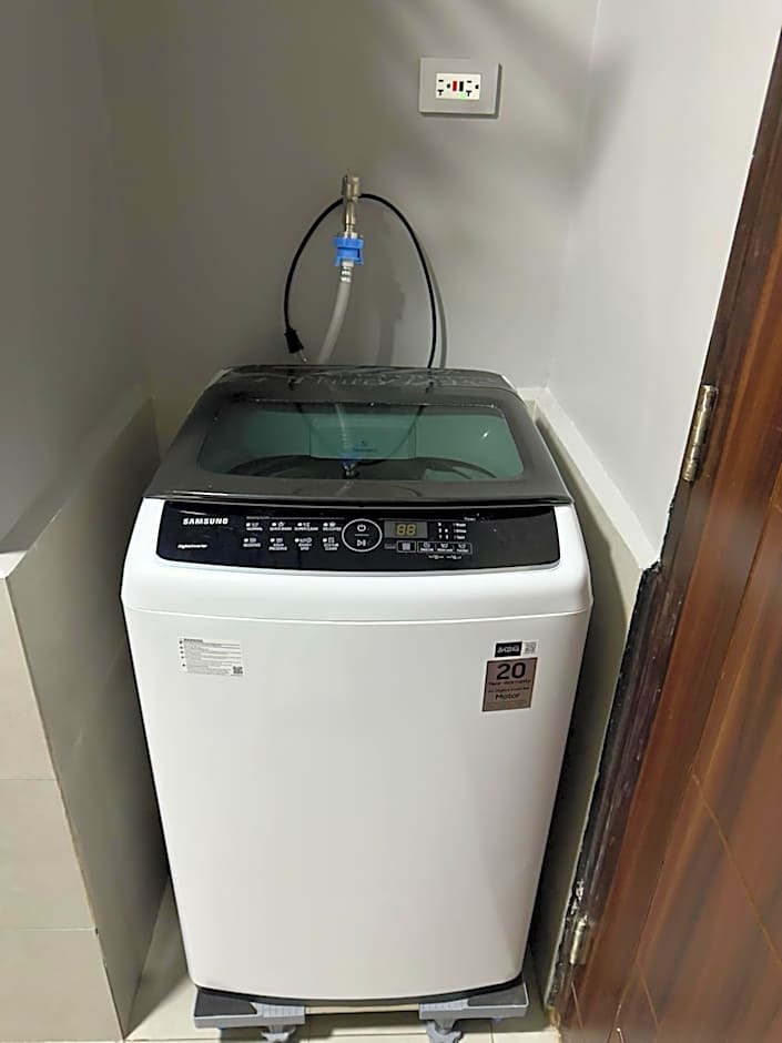 Bayfront Suite in Pasay, Manila Near NAIA Terminal, PICC, Star City, MOA and US Embassy - Pet-Friendly, Free Pool, Wi-Fi & Netflix