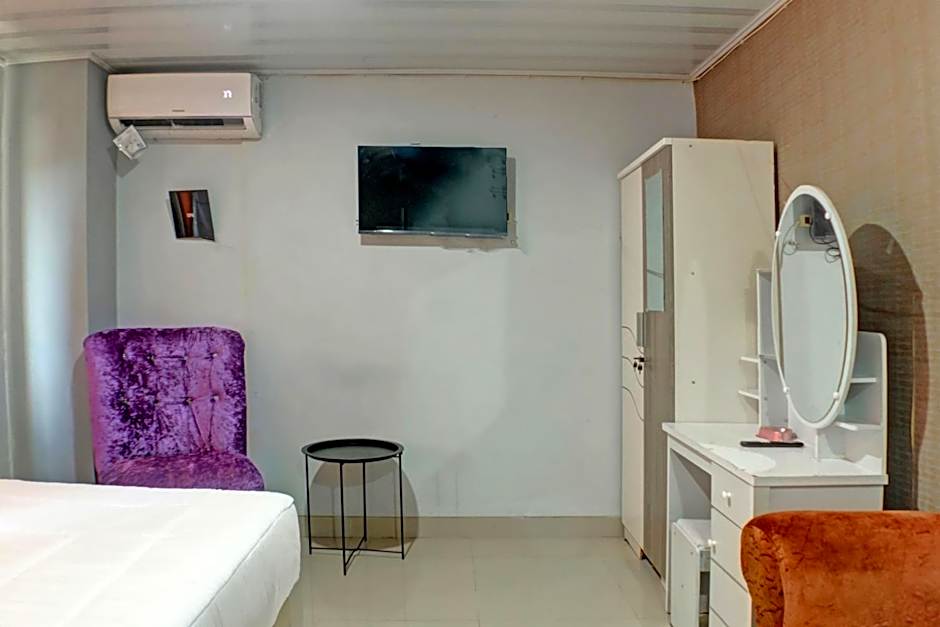 OYO Life 92830 Homestay Slamet Riadi Iv