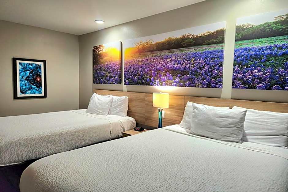 Days Inn & Suites by Wyndham Katy