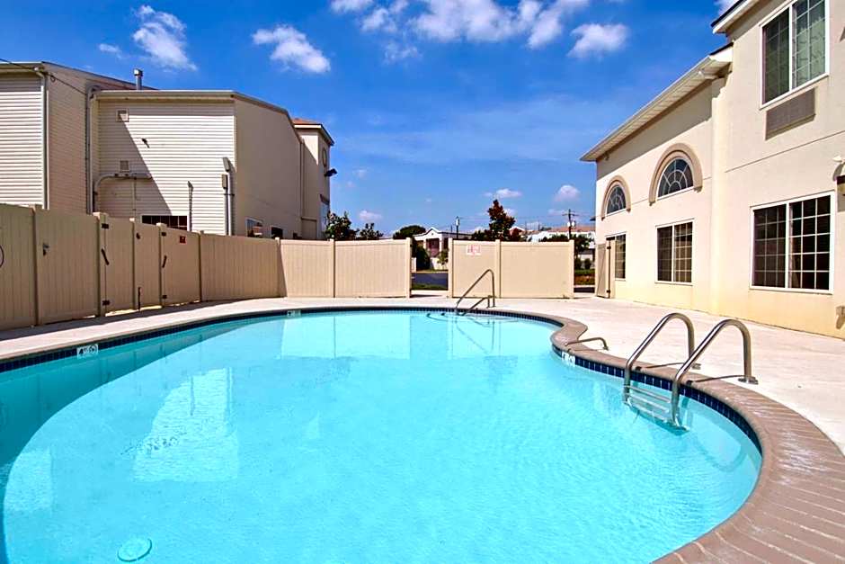 Days Inn & Suites by Wyndham Cherry Hill - Philadelphia