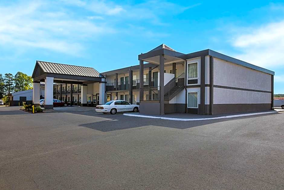 Photo 1 of 49 of Rodeway Inn Commerce