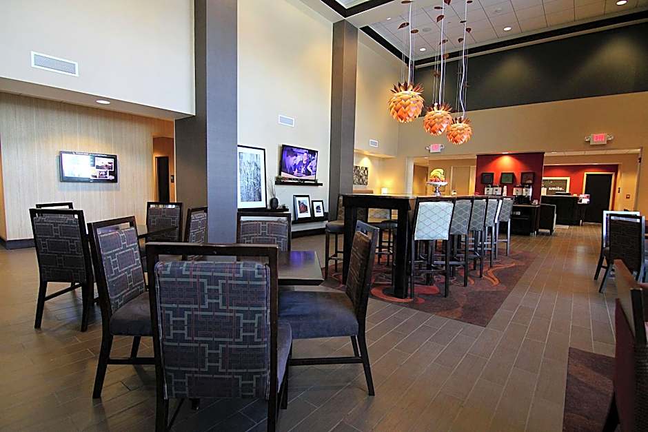 Hampton Inn & Suites Grand Forks