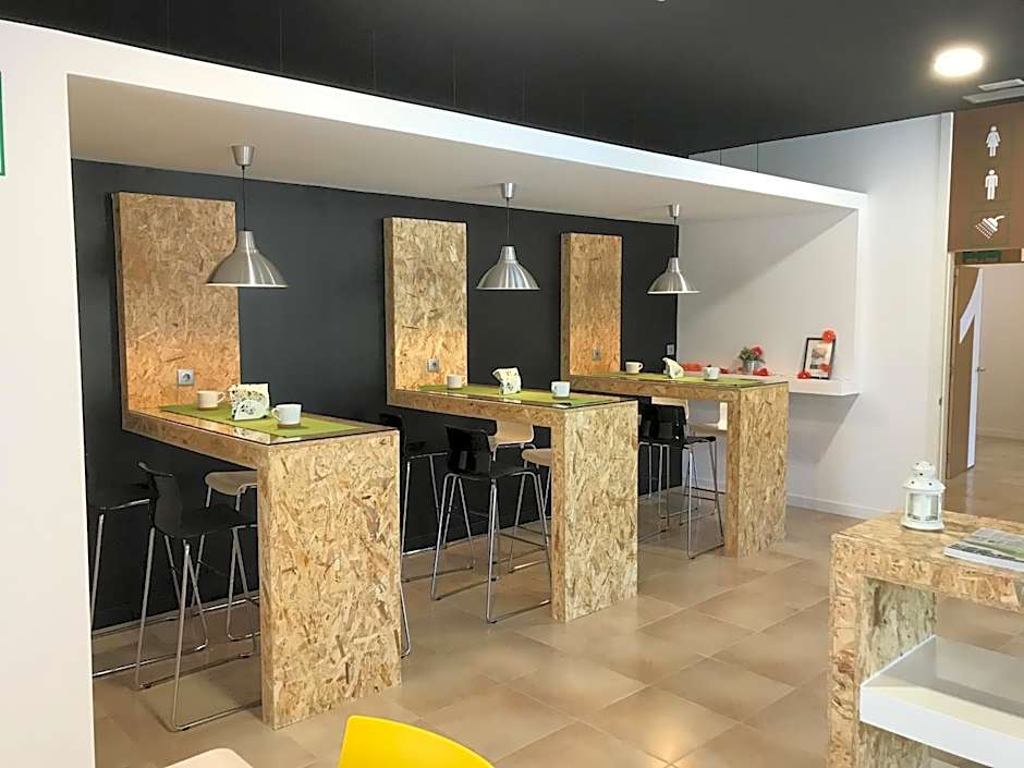 Albergue O Pedrón Hostel & Rooms