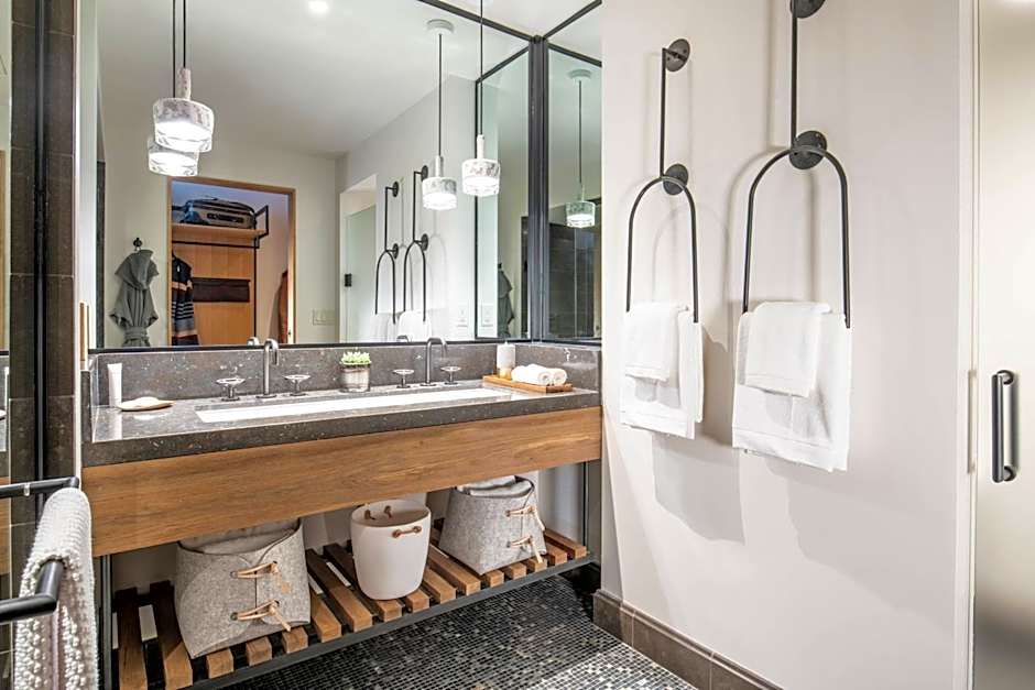 The Cloudveil, Autograph Collection