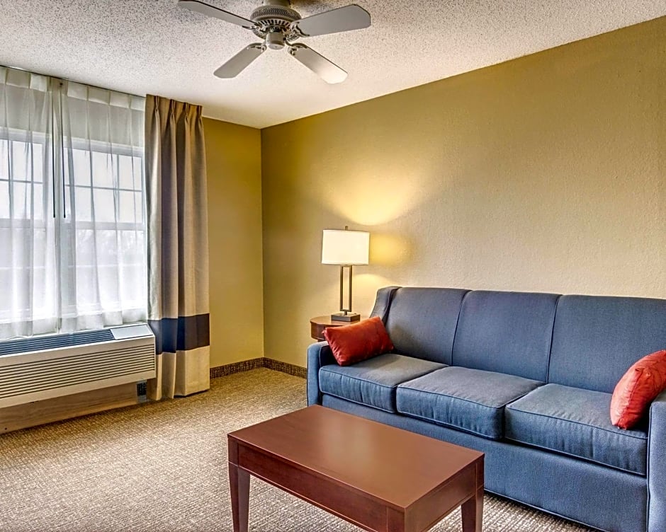 Comfort Inn & Suites Grafton-Cedarburg