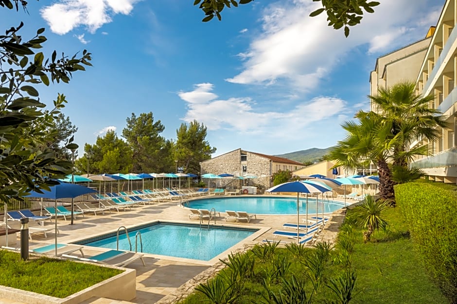 Miramar Sunny Hotel & Residence