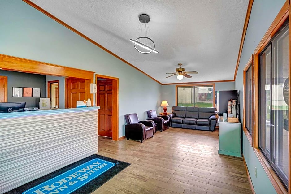 Rodeway Inn & Suites Liverpool