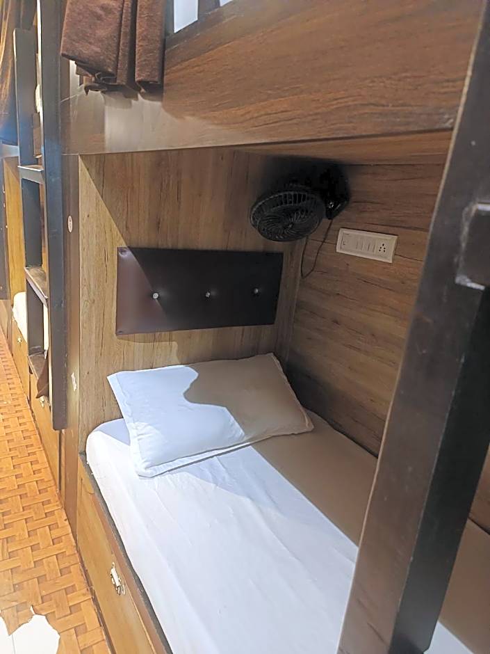 Hilal Dormitory – Bombay/ Mumbai, KY