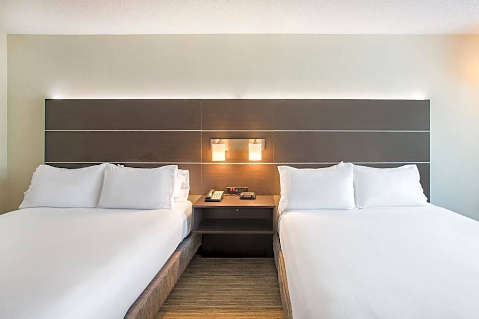 Holiday Inn Express Hotel & Suites Boston - Marlboro By IHG