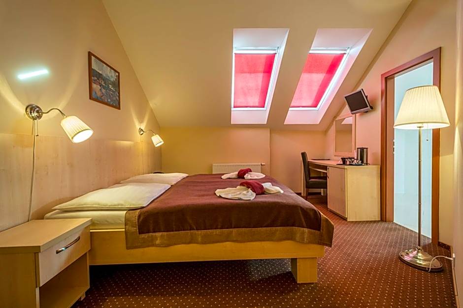 Photo 1 of 10 of Double Room