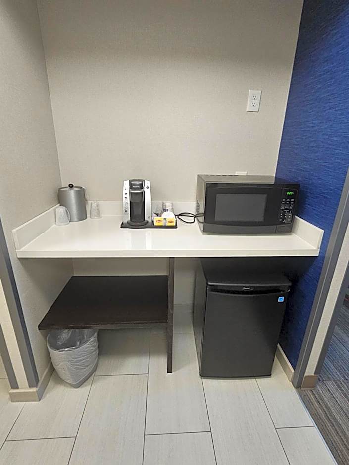 Holiday Inn Express Hotels & Suites Burlington By IHG