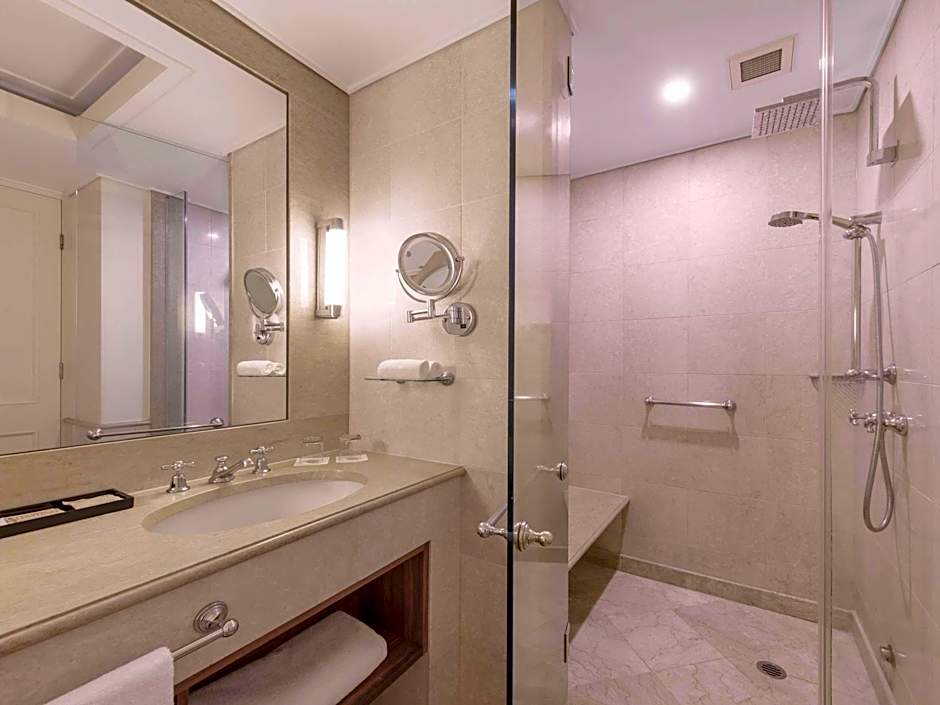 Pullman Reef Hotel Casino