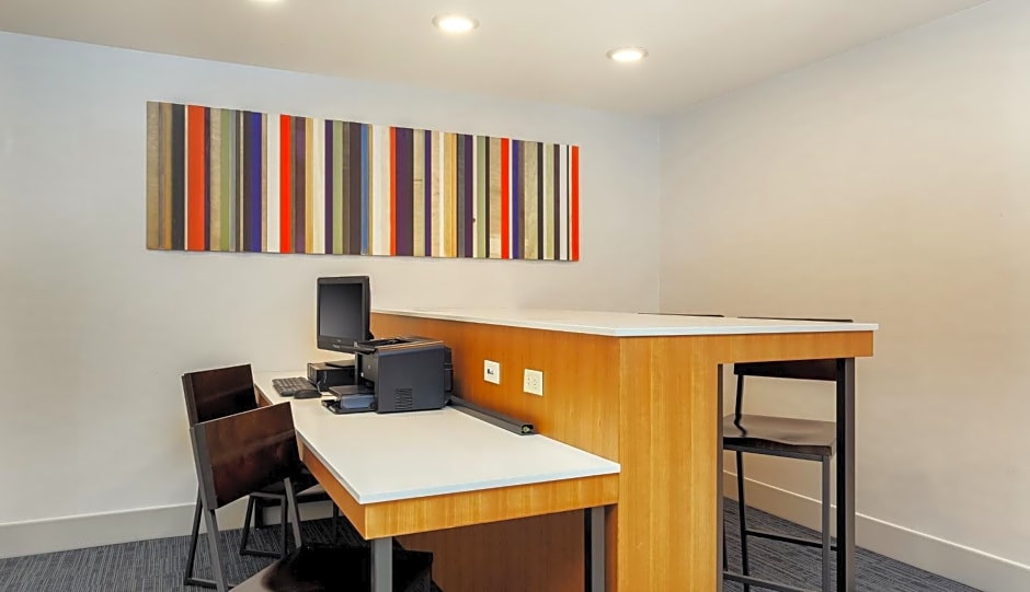 Holiday Inn Express Las Vegas South, an IHG Hotel