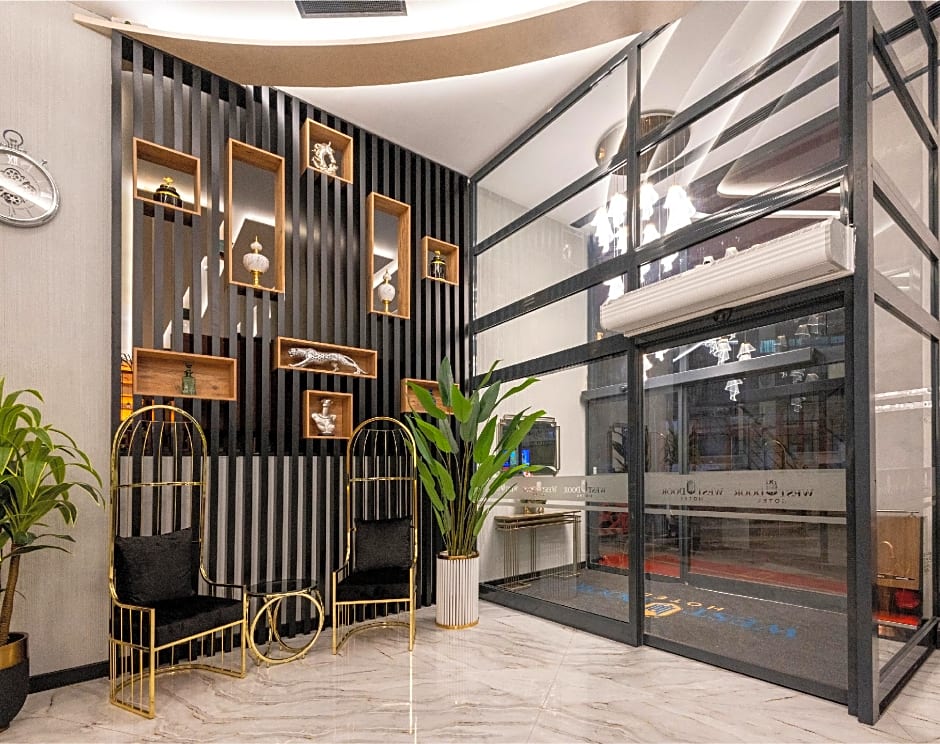 Westdoor Hotel