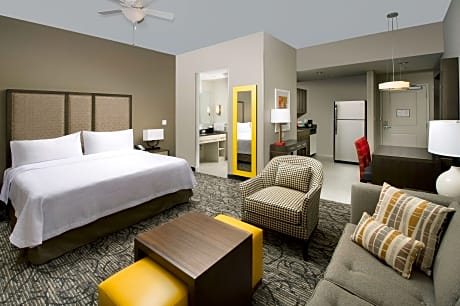 1 King Bed Bayview Suite Nonsmoking