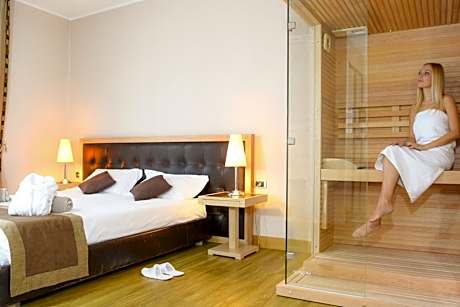 King Suite with Spa Bath and Sauna