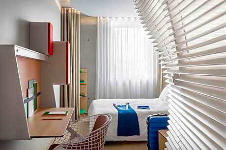 Classic Room - Complimentary snacks and refreshments anytime