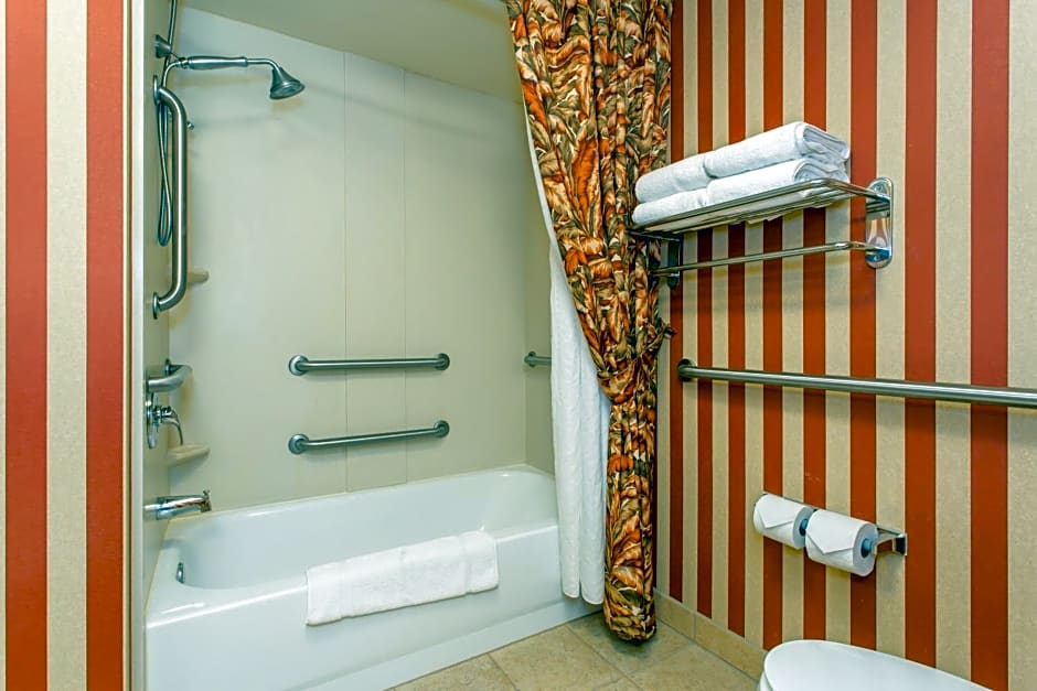 Holiday Inn Express & Suites Bloomington By IHG