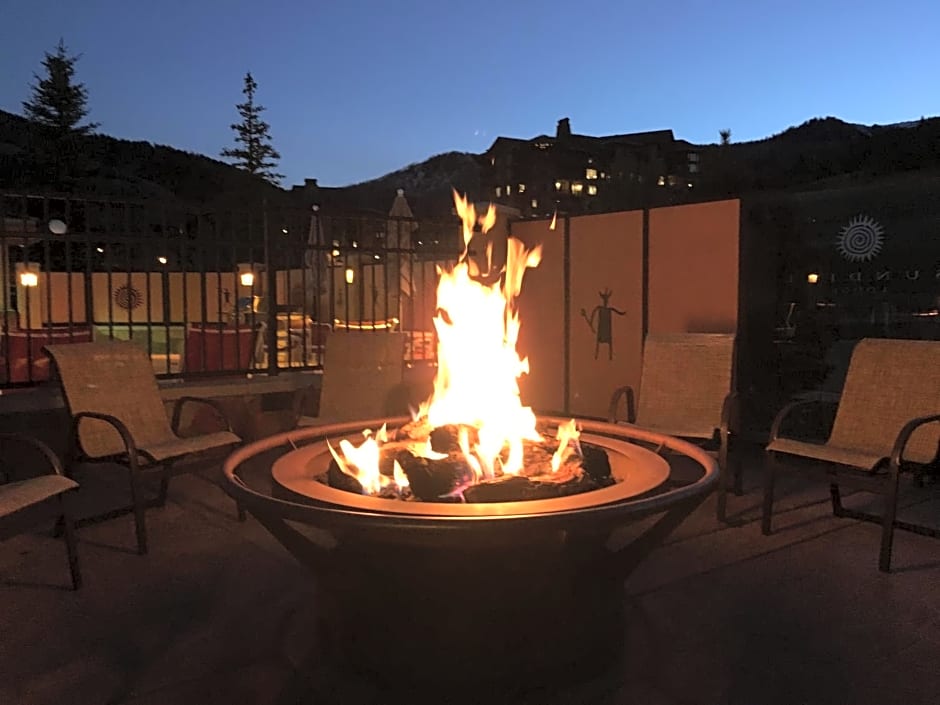 Sundial Lodge Larger Penthouse by Canyons Village Rentals