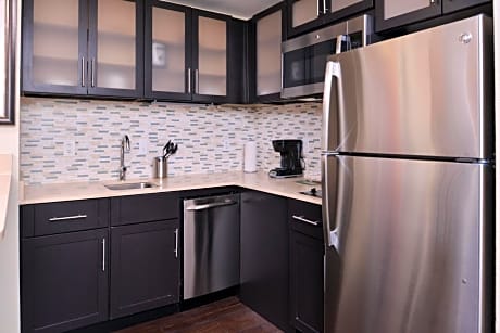 One-Bedroom King Suite