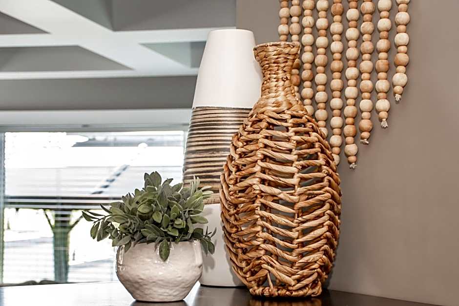 Amazing Luxe Home, AC, HUGE Yard, FirePit, Pet Friendly, Sleeps 10!