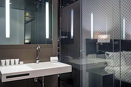 Standard Room, 1 King Bed