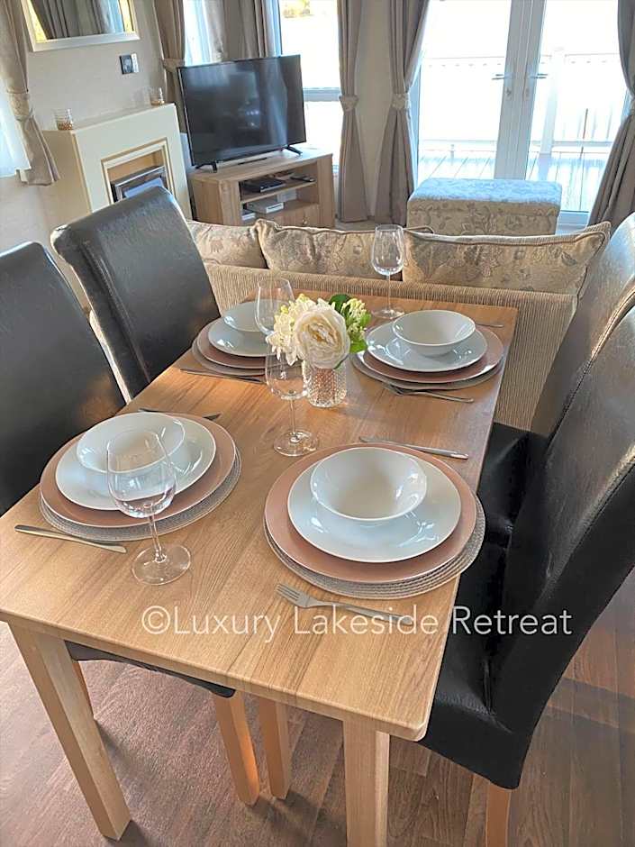 Lakeside Retreat With Hot Tub & Fishing Peg at Tattershall Lakes Country Park