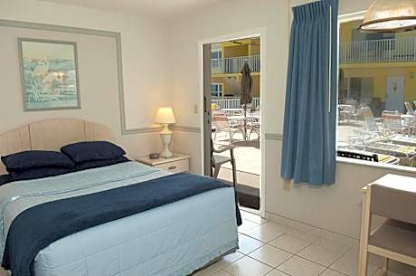 Deluxe Room with One Queen Bed