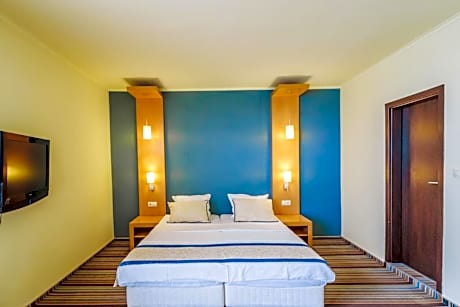 One-Bedroom Apartment with Balcony and Sea View